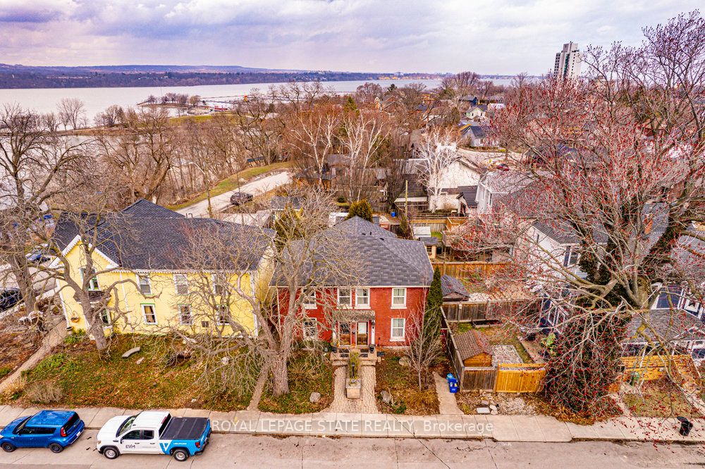 78 Ferrie St W