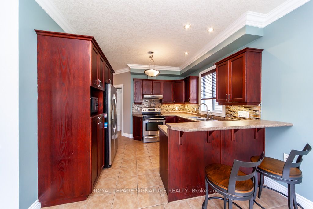 423 Sauve Crescent