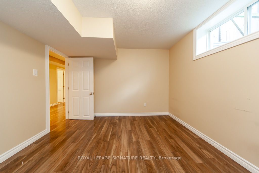 423 Sauve Crescent