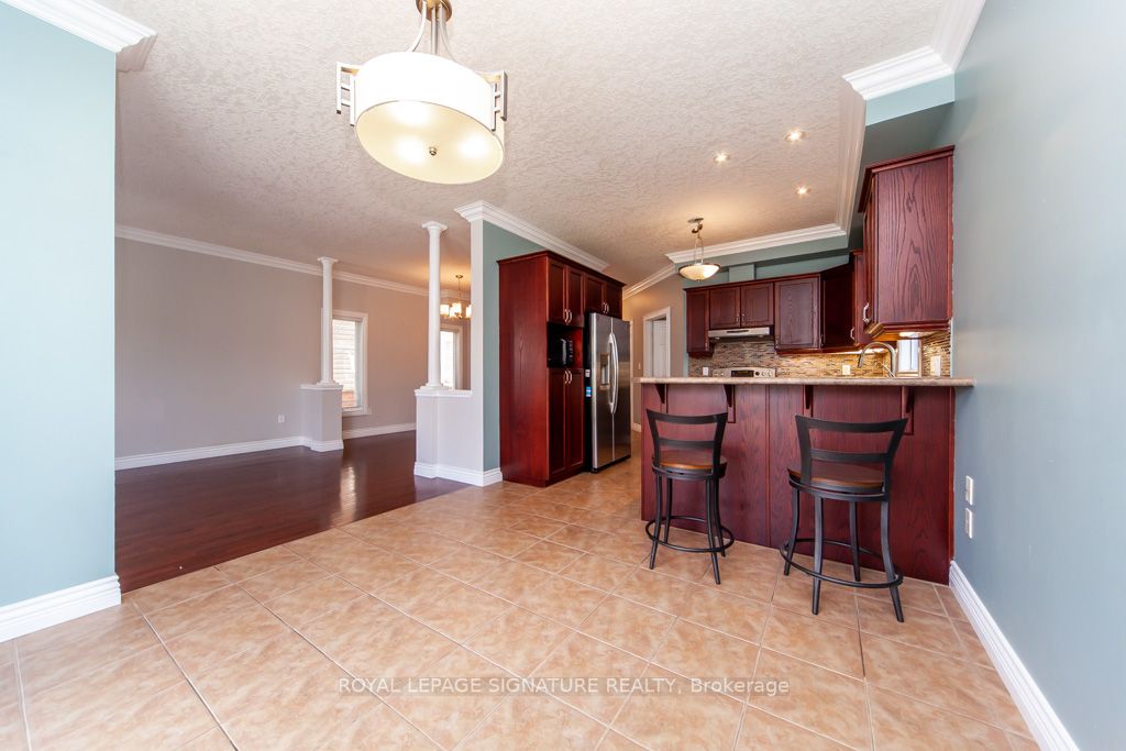 423 Sauve Crescent