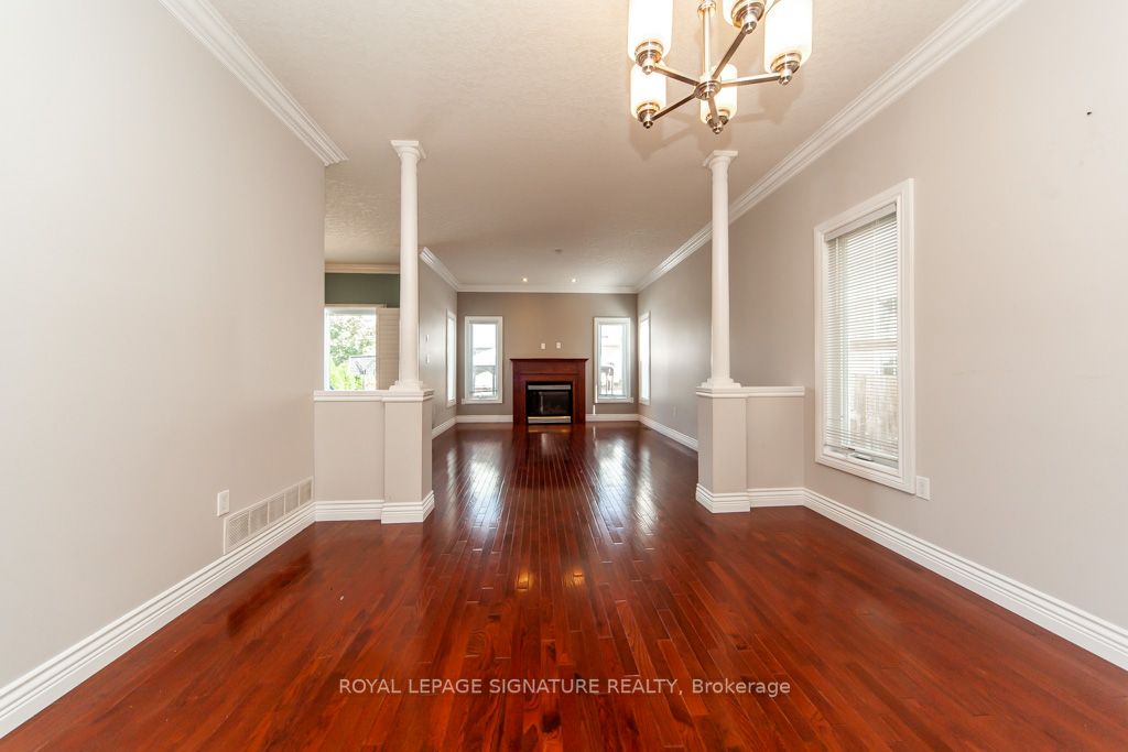 423 Sauve Cres