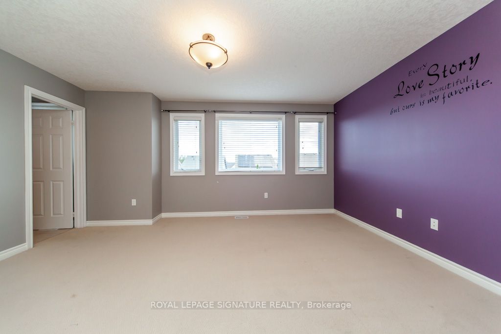 423 Sauve Crescent