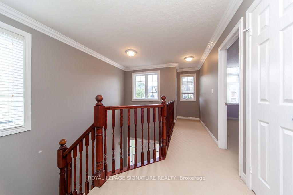 423 Sauve Crescent