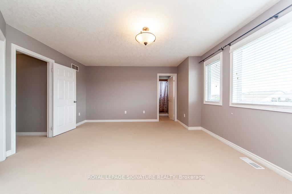 423 Sauve Crescent