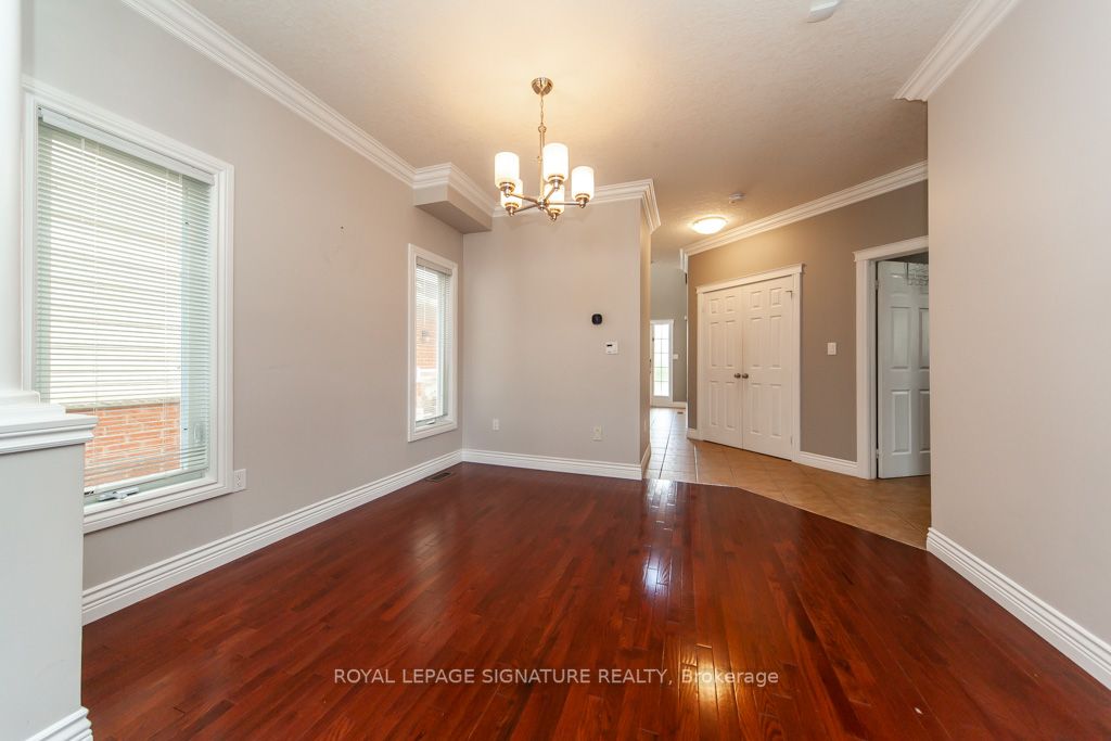 423 Sauve Crescent