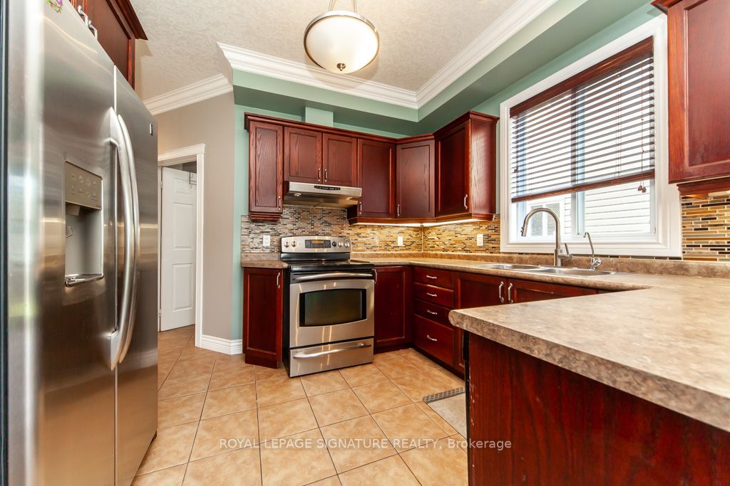 423 Sauve Crescent