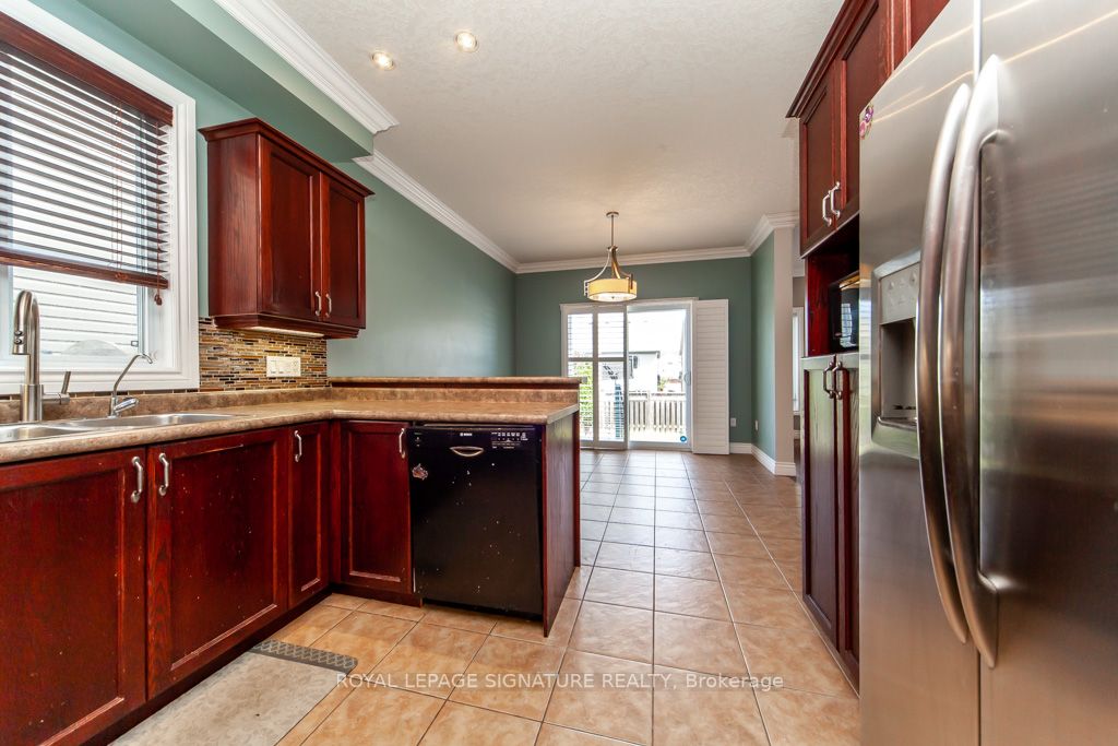 423 Sauve Crescent