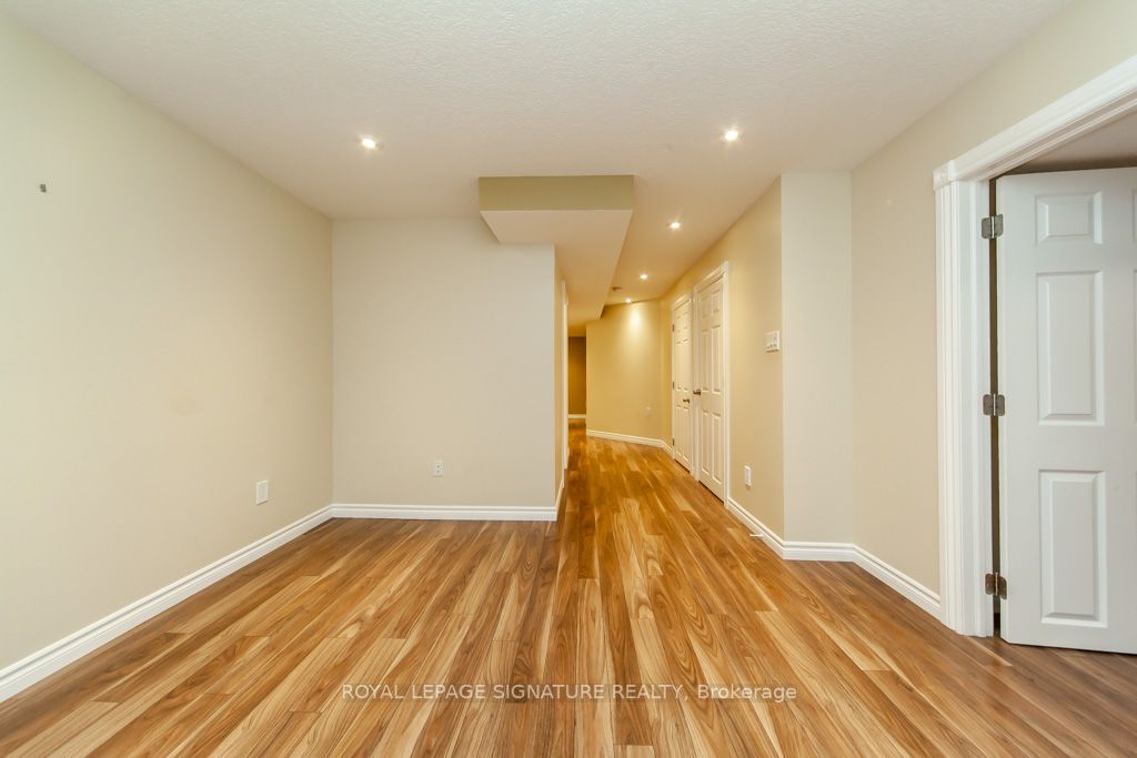 423 Sauve Crescent