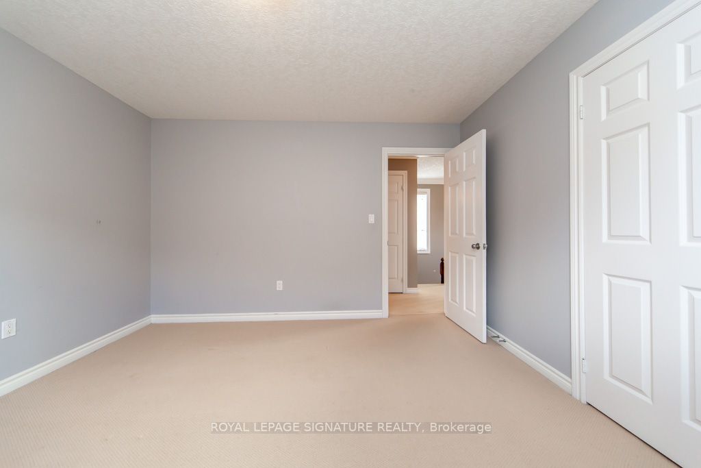 423 Sauve Crescent