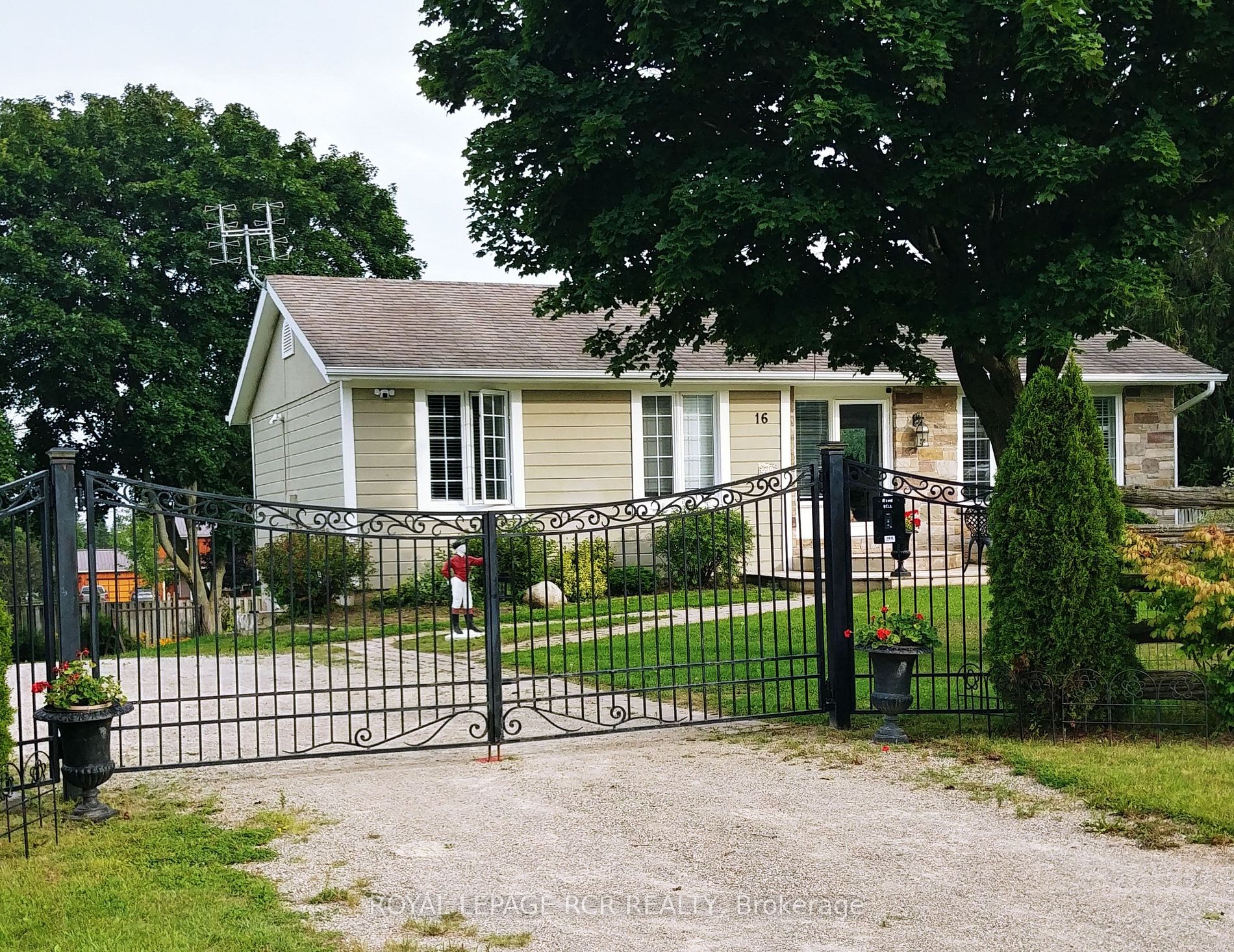 16 Barbour Dr