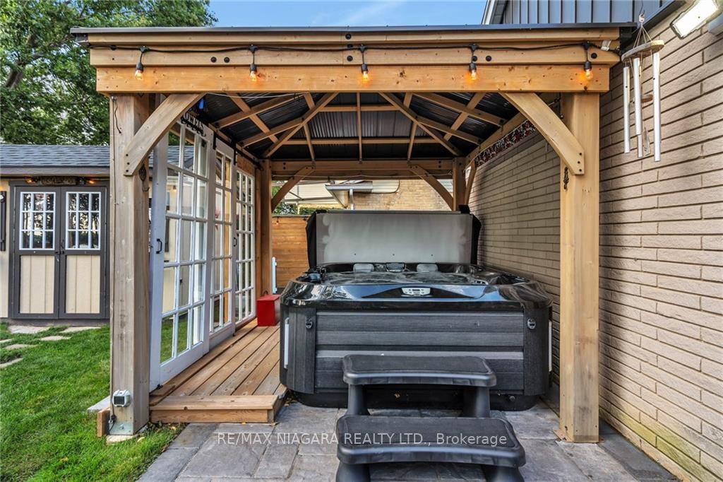 9 Village Green Dr