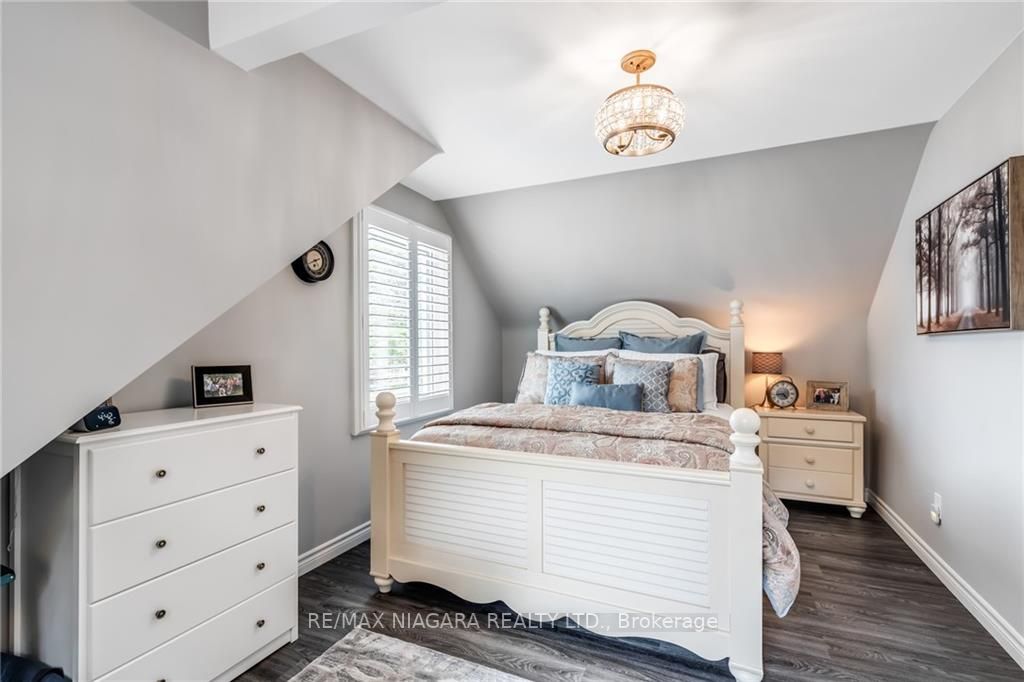 9 Village Green Dr