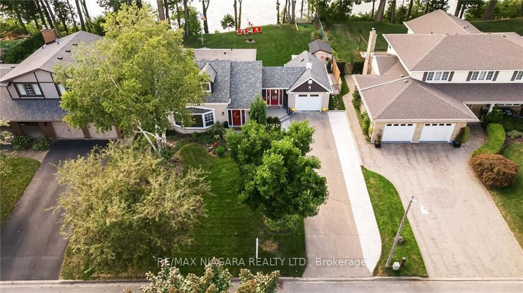 9 Village Green Dr