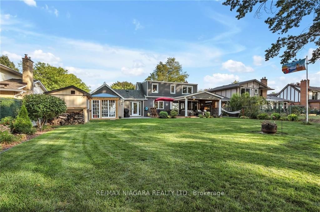 9 Village Green Dr