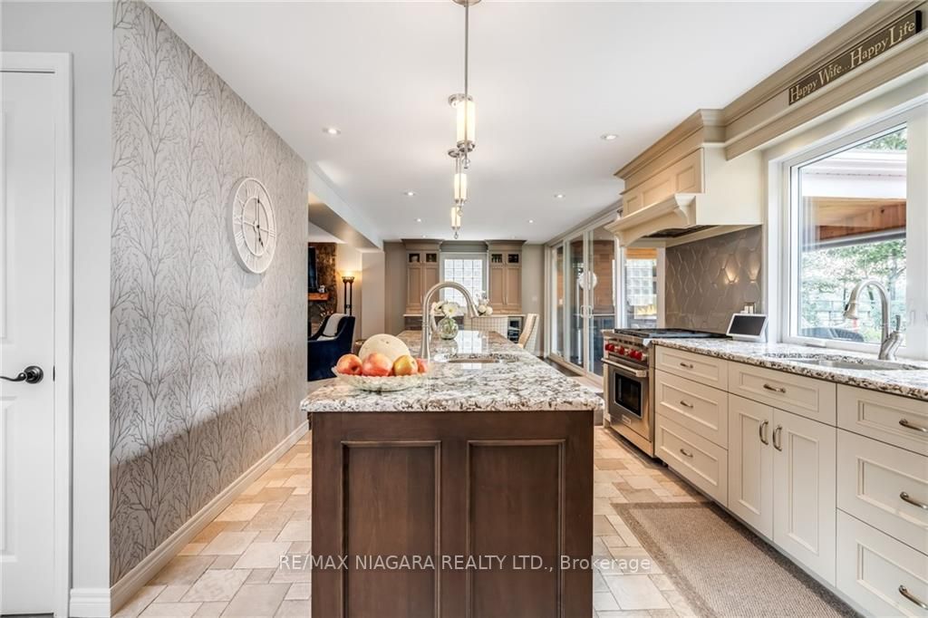 9 Village Green Dr