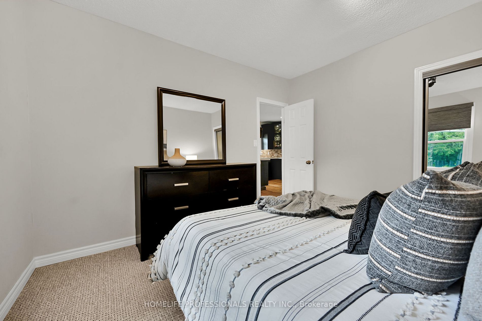 80 Fiddlers Green Rd