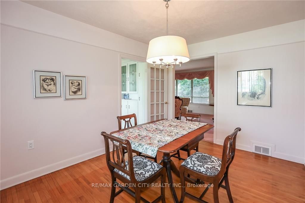 5 Lynnwood Ave