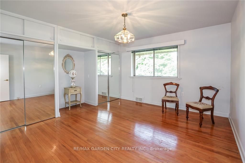 5 Lynnwood Ave