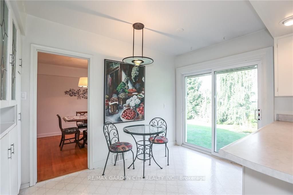 5 Lynnwood Ave