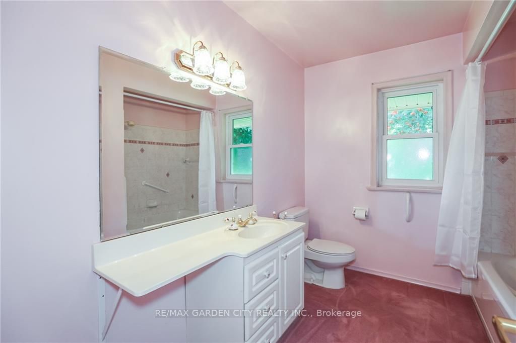 5 Lynnwood Ave
