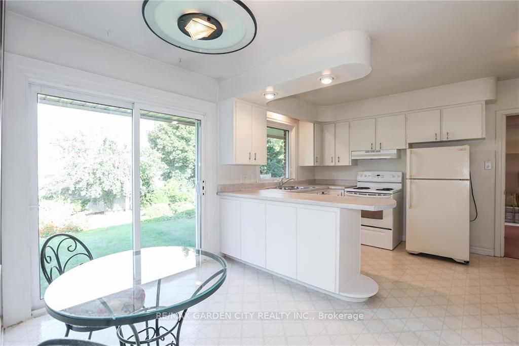 5 Lynnwood Ave