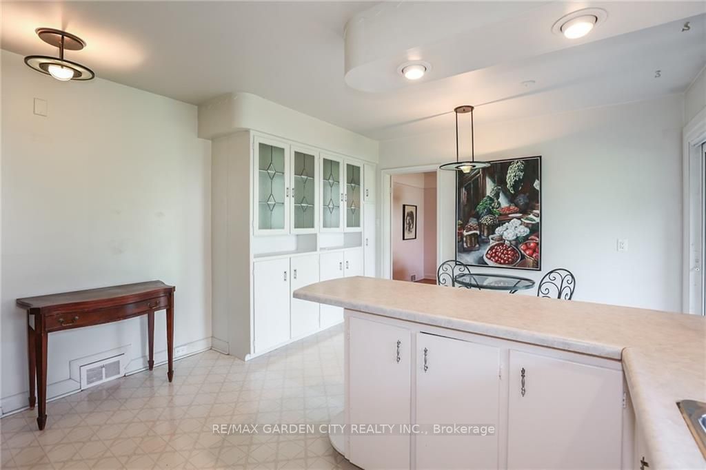 5 Lynnwood Ave