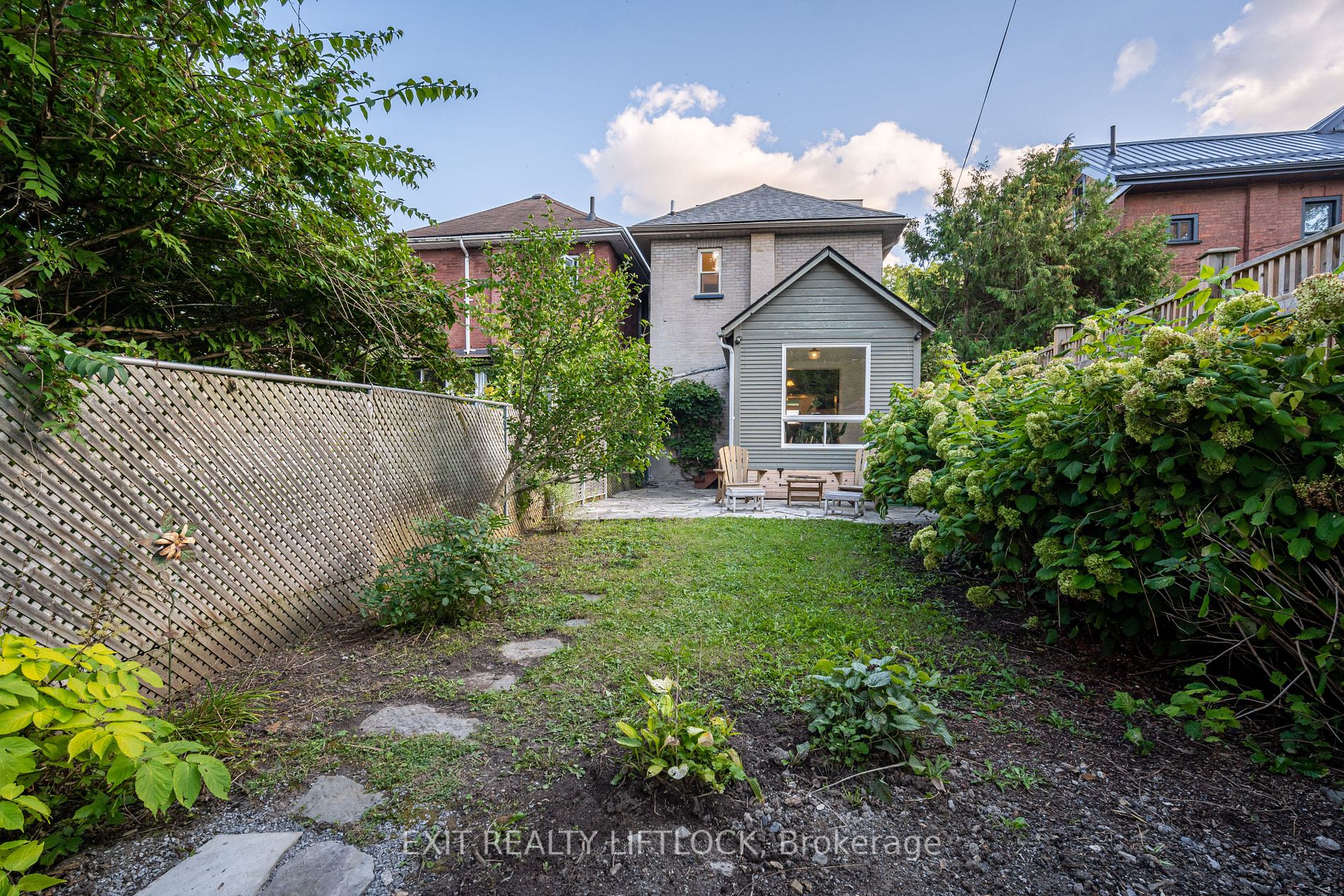 592 Sherbrooke Street