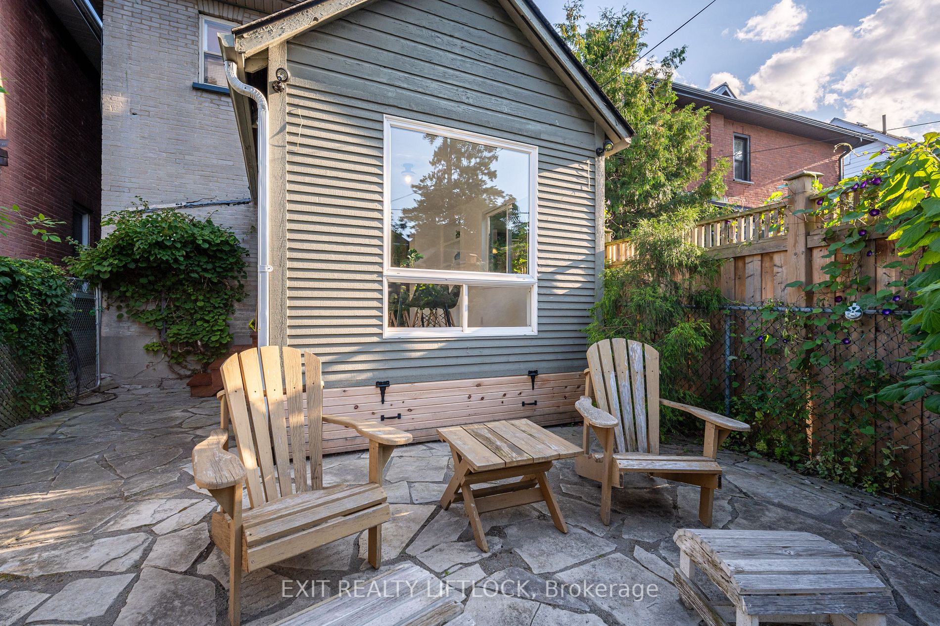 592 Sherbrooke Street