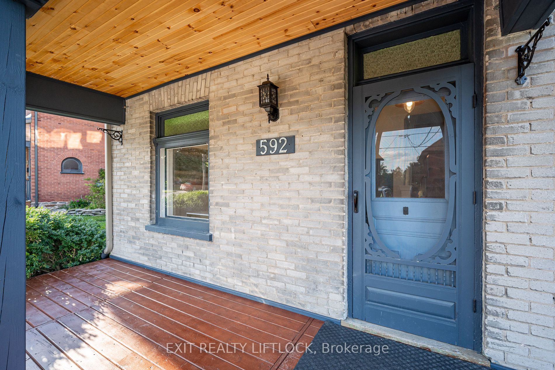 592 Sherbrooke Street