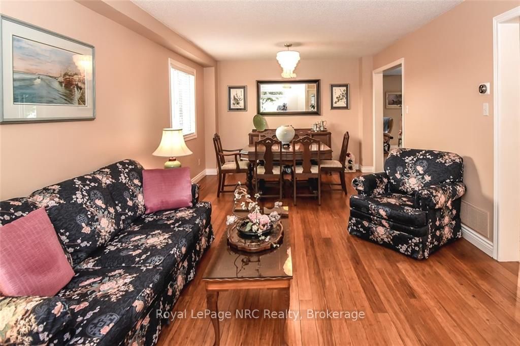21 Tamarack Crt