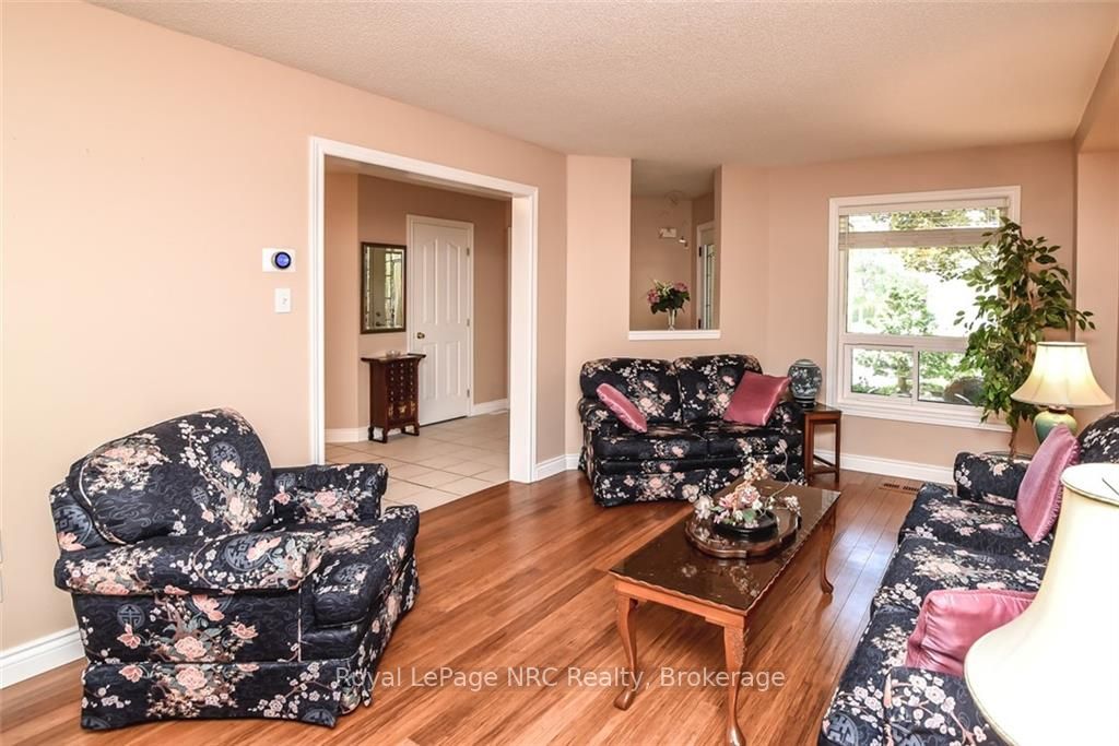 21 Tamarack Crt