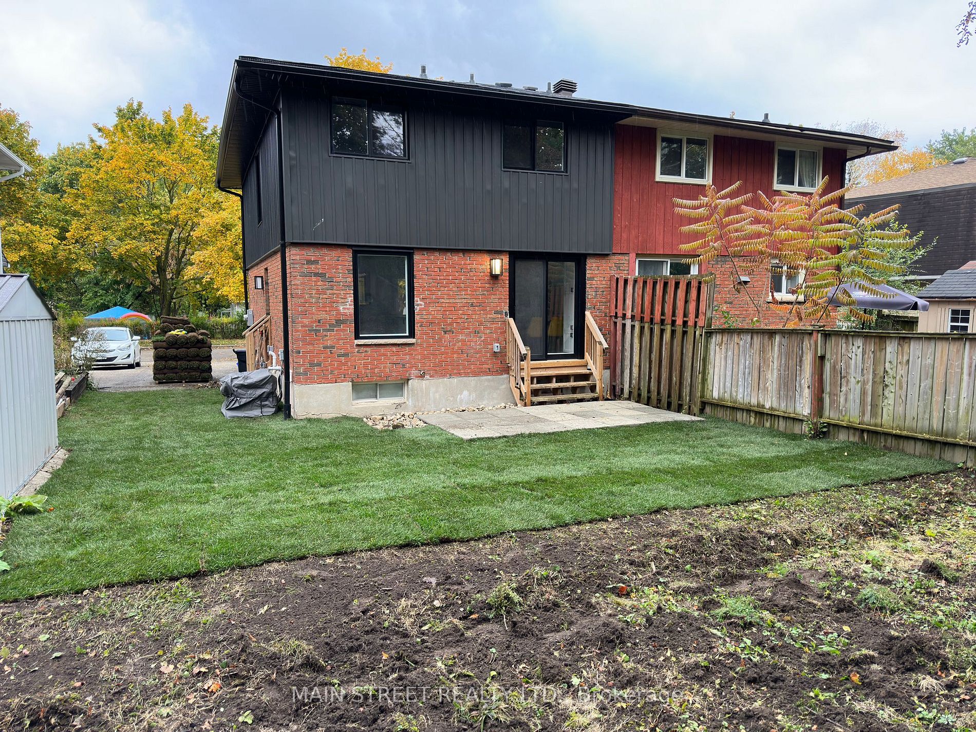 435B Midwood Crescent