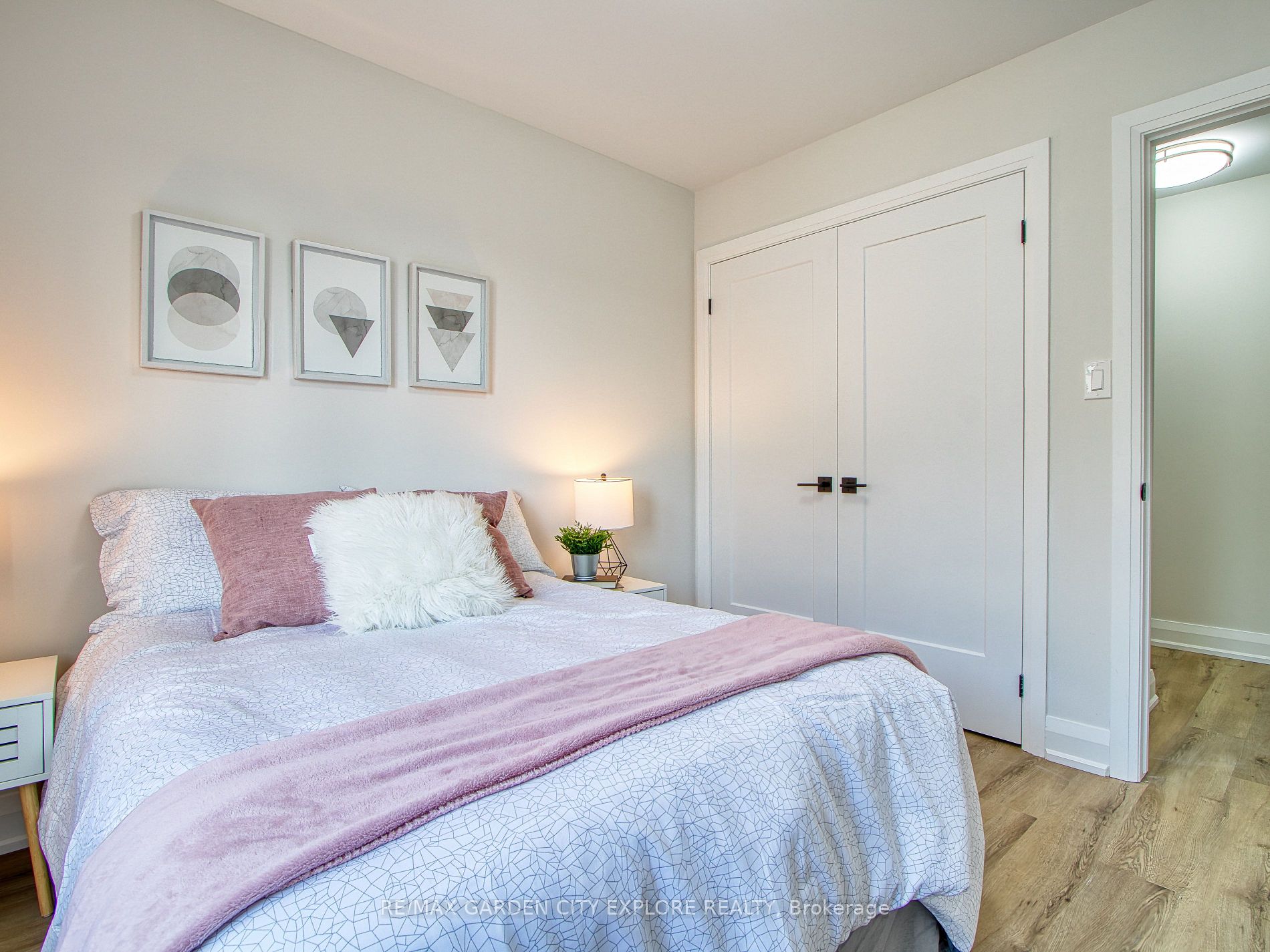 13 Valley Rd, #3-Upper