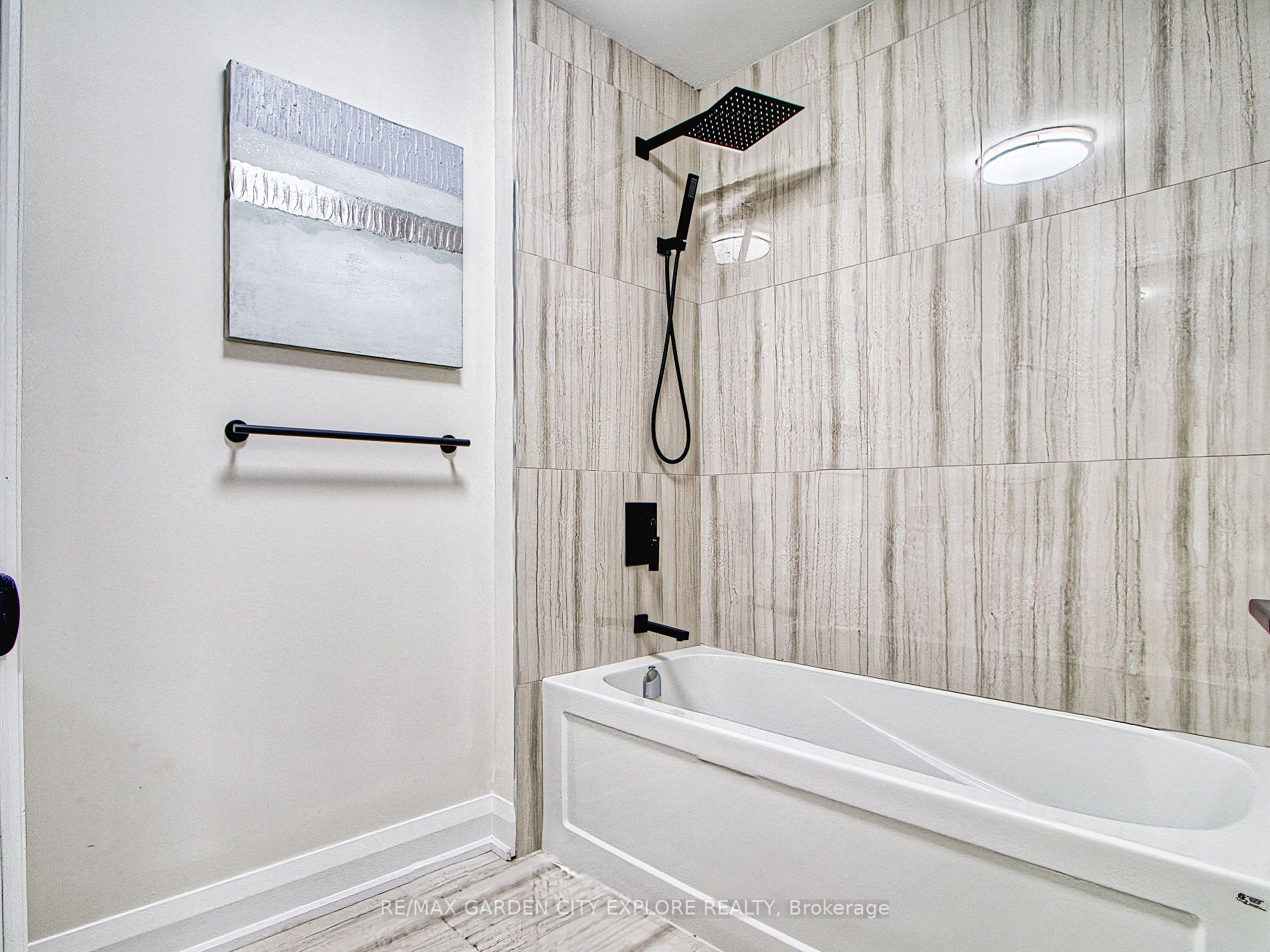 13 Valley Rd, #3-Upper