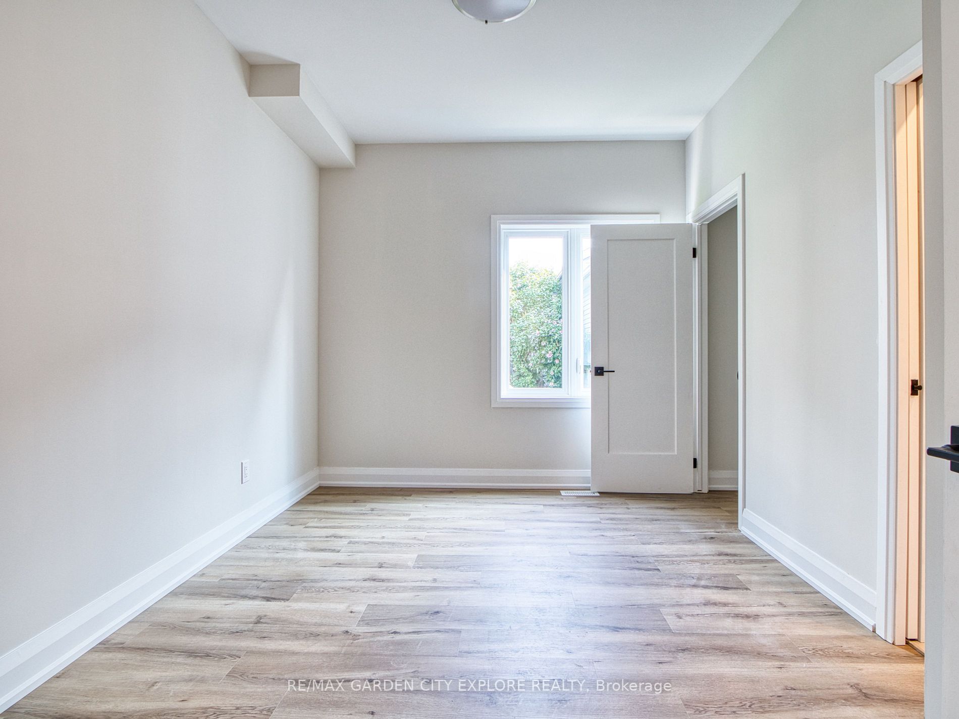 13 Valley Rd, #4-Upper