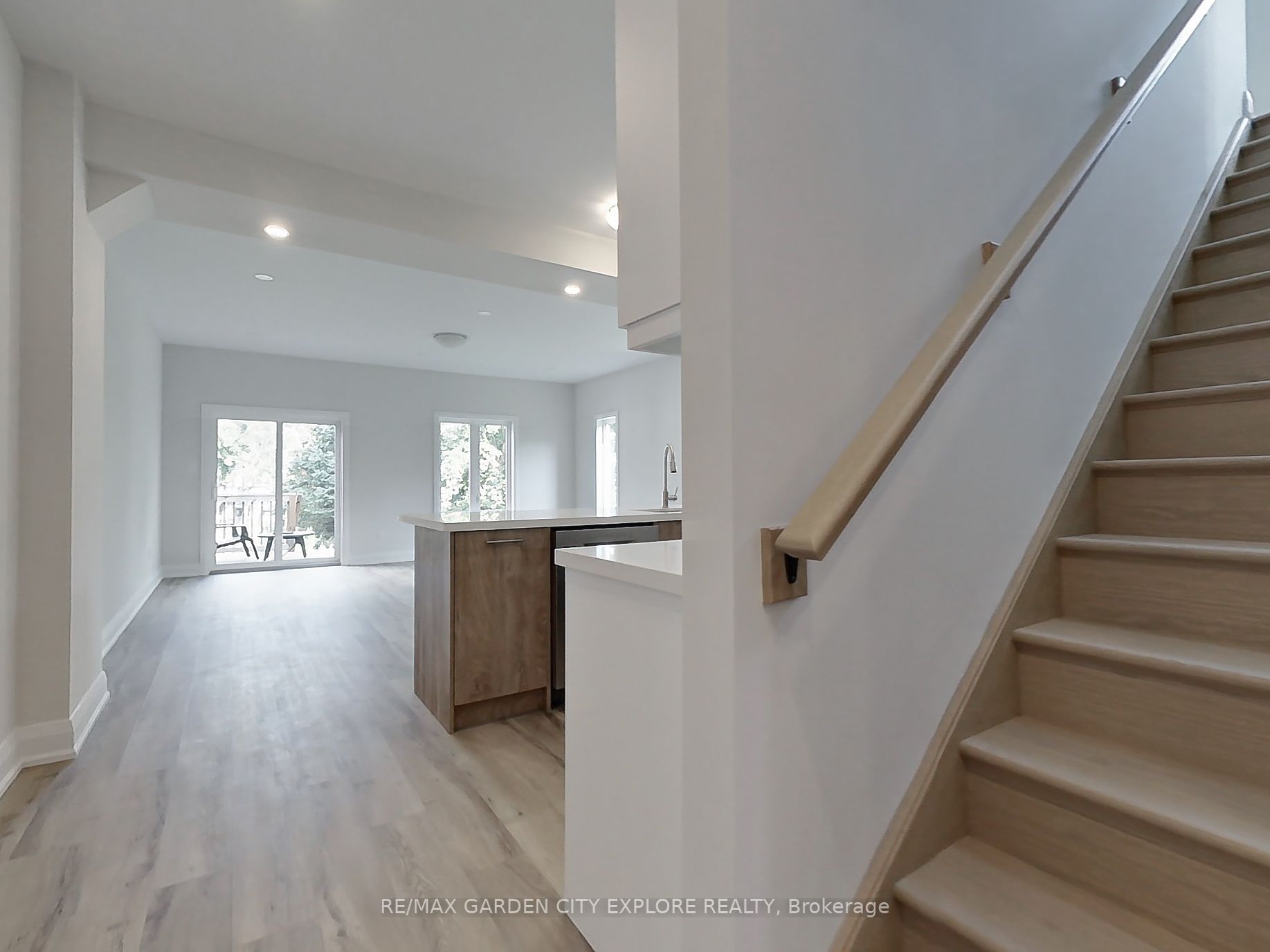13 Valley Rd, #4-Upper