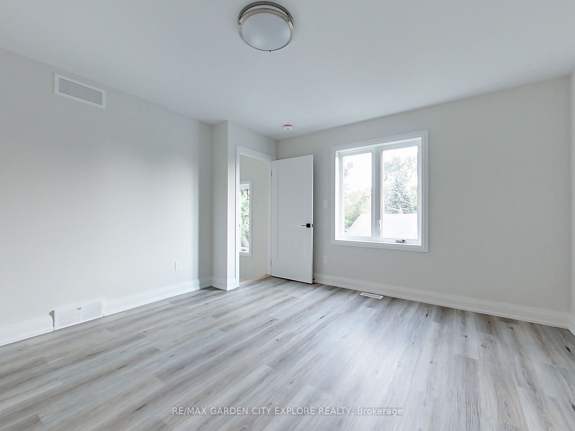 13 Valley Rd, #4-Upper