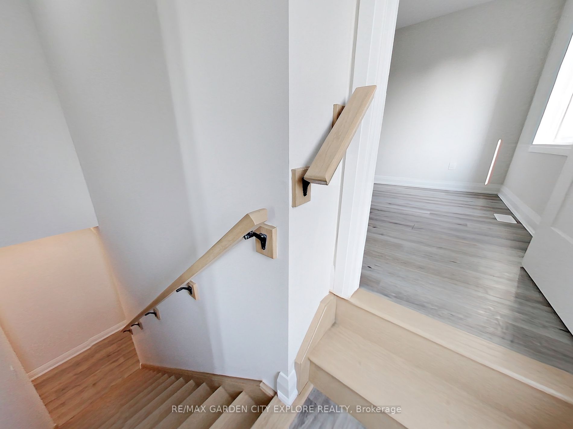 13 Valley Rd, #4-Upper