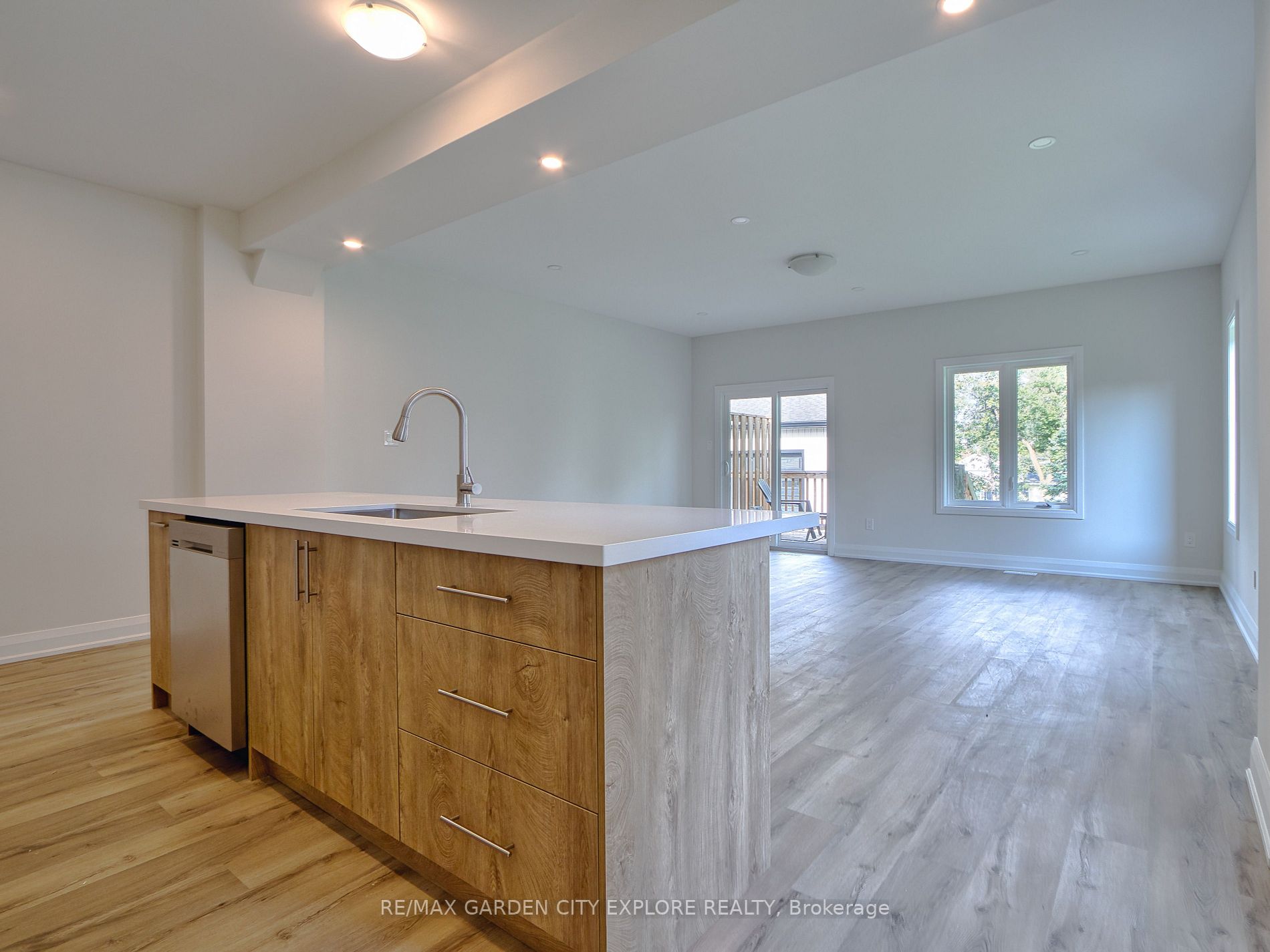 13 Valley Rd, #4-Upper