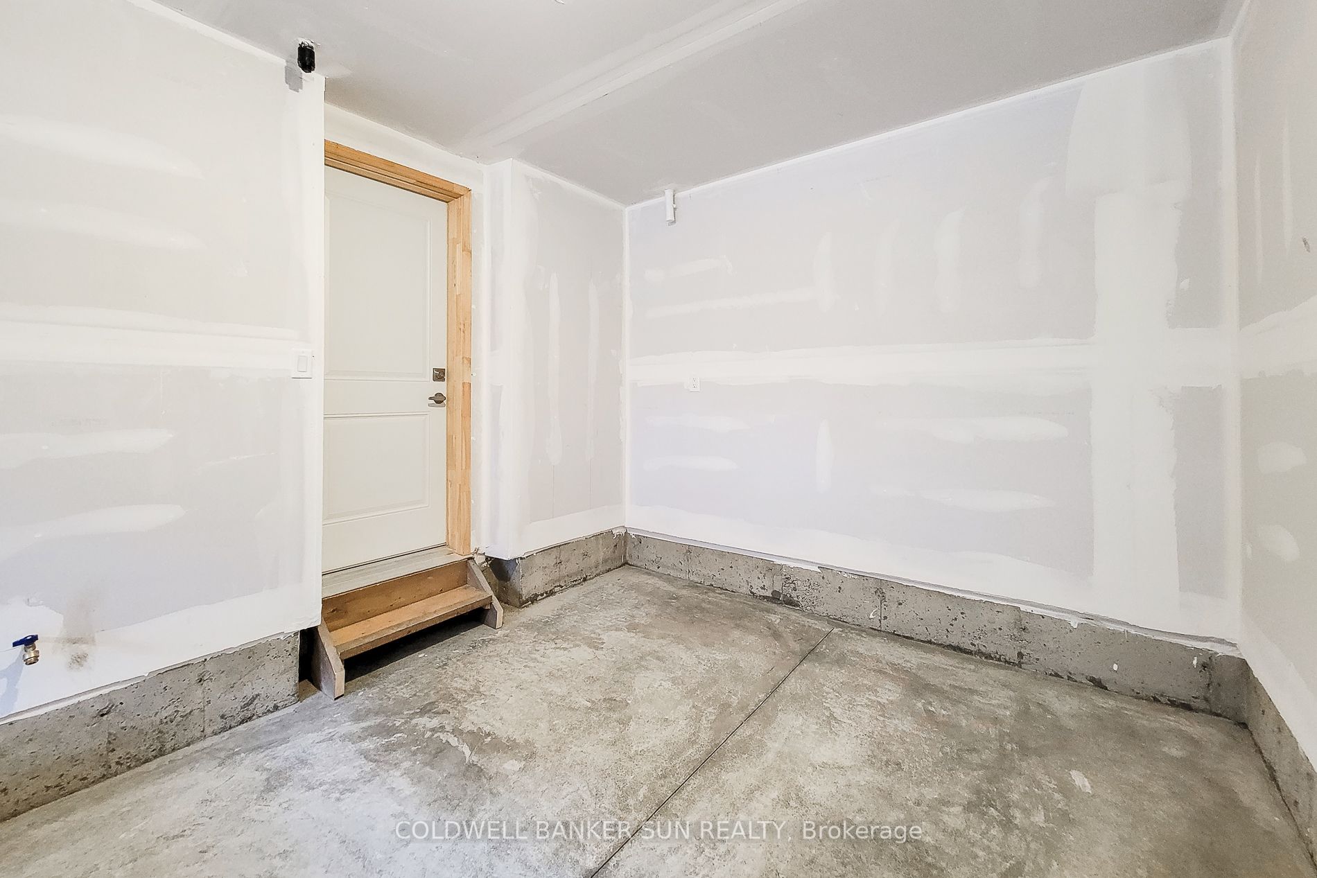 61 Soho St, #138