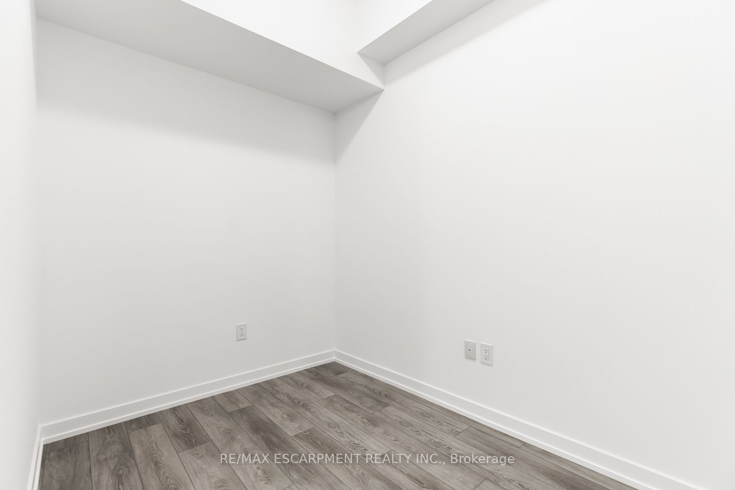 460 Dundas St E, #116