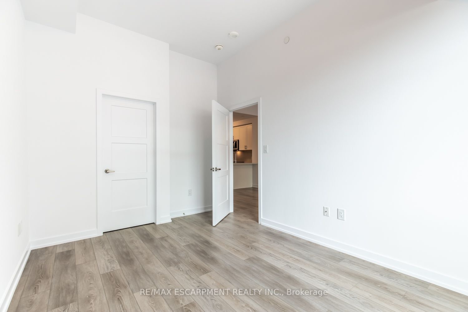 460 Dundas St E, #116