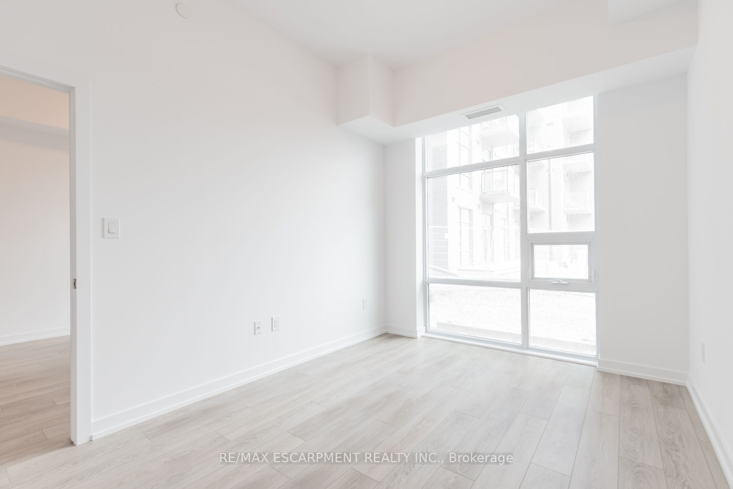 460 Dundas St E, #116