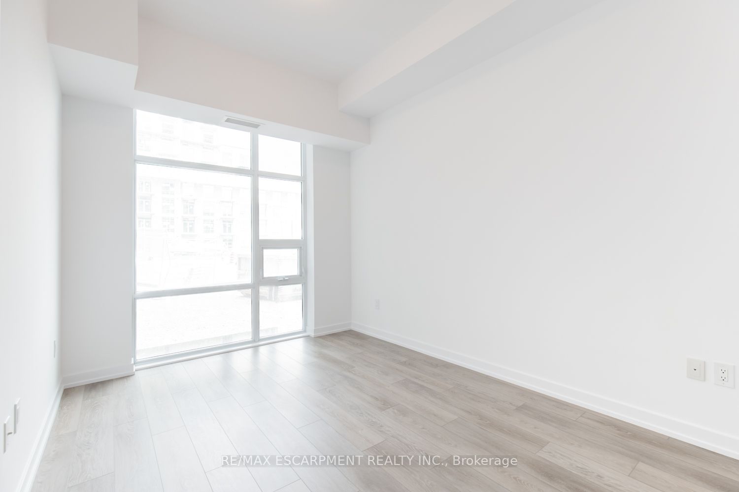 460 Dundas St E, #116