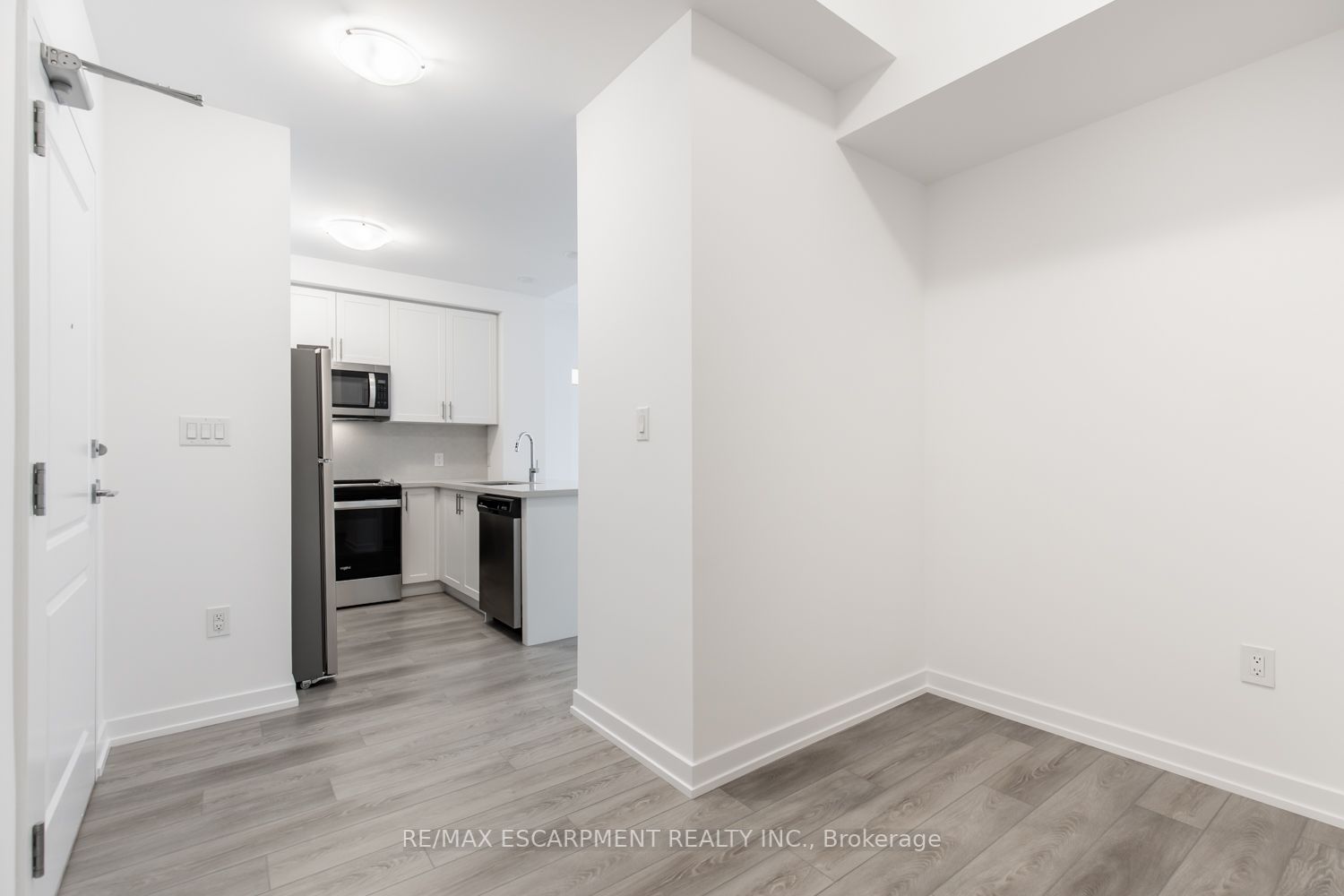 460 Dundas St E, #116