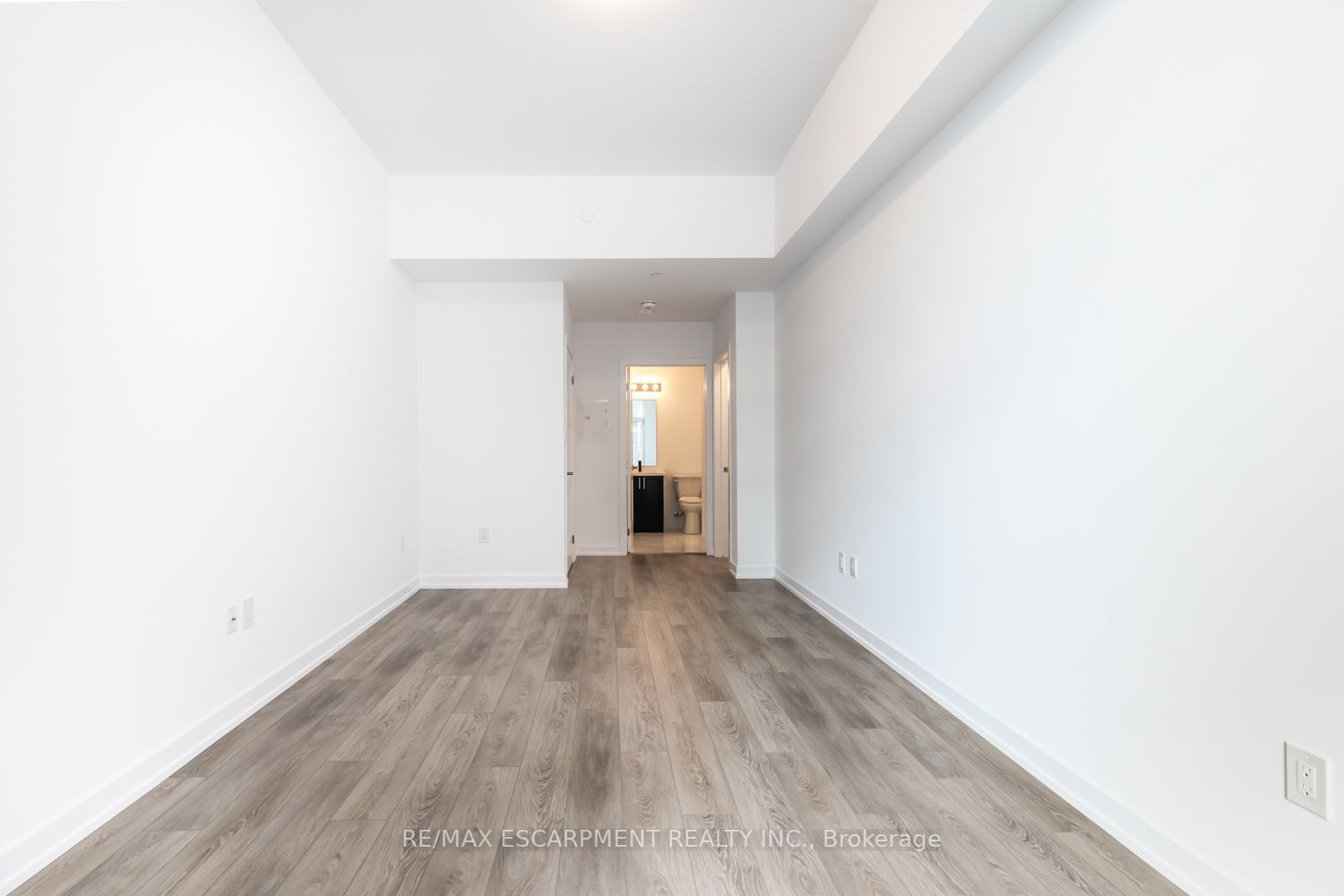 460 Dundas St E, #116