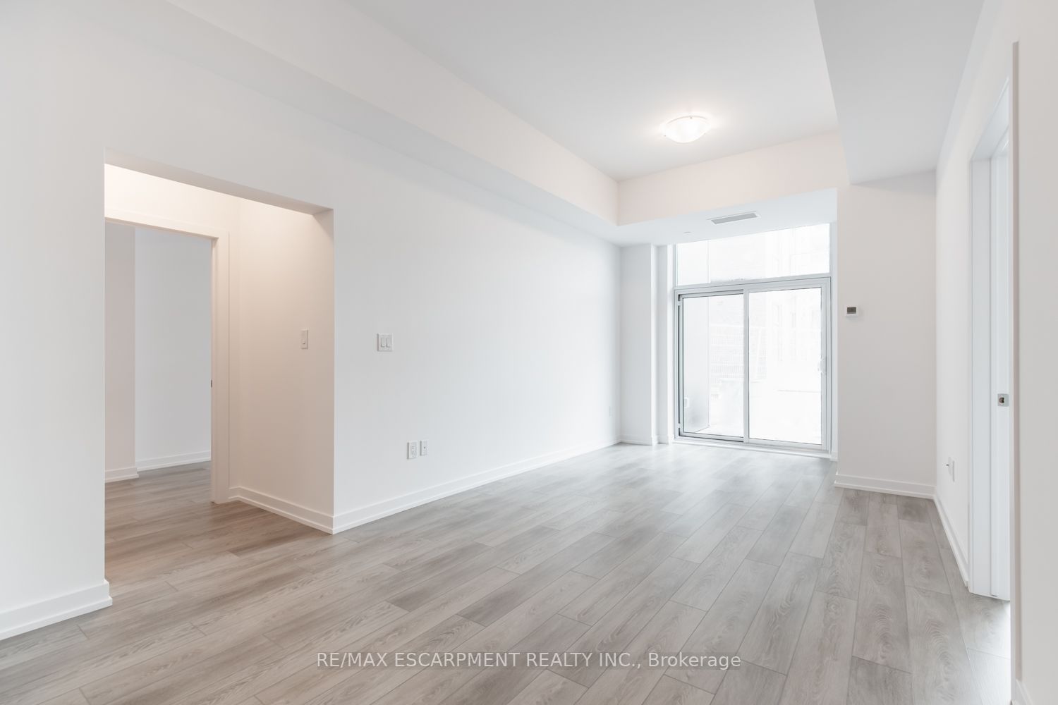 460 Dundas St E, #116