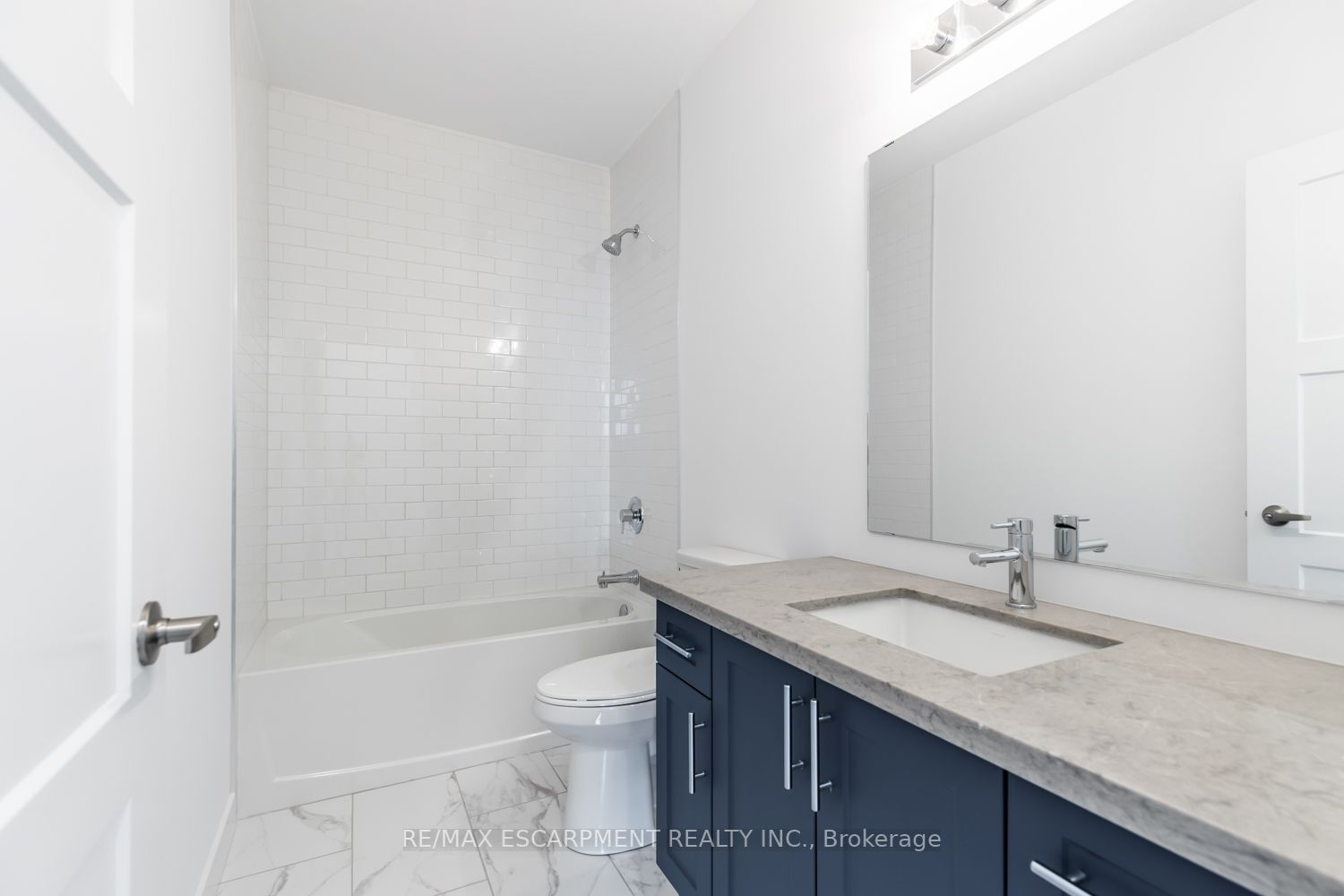 460 Dundas St E, #116