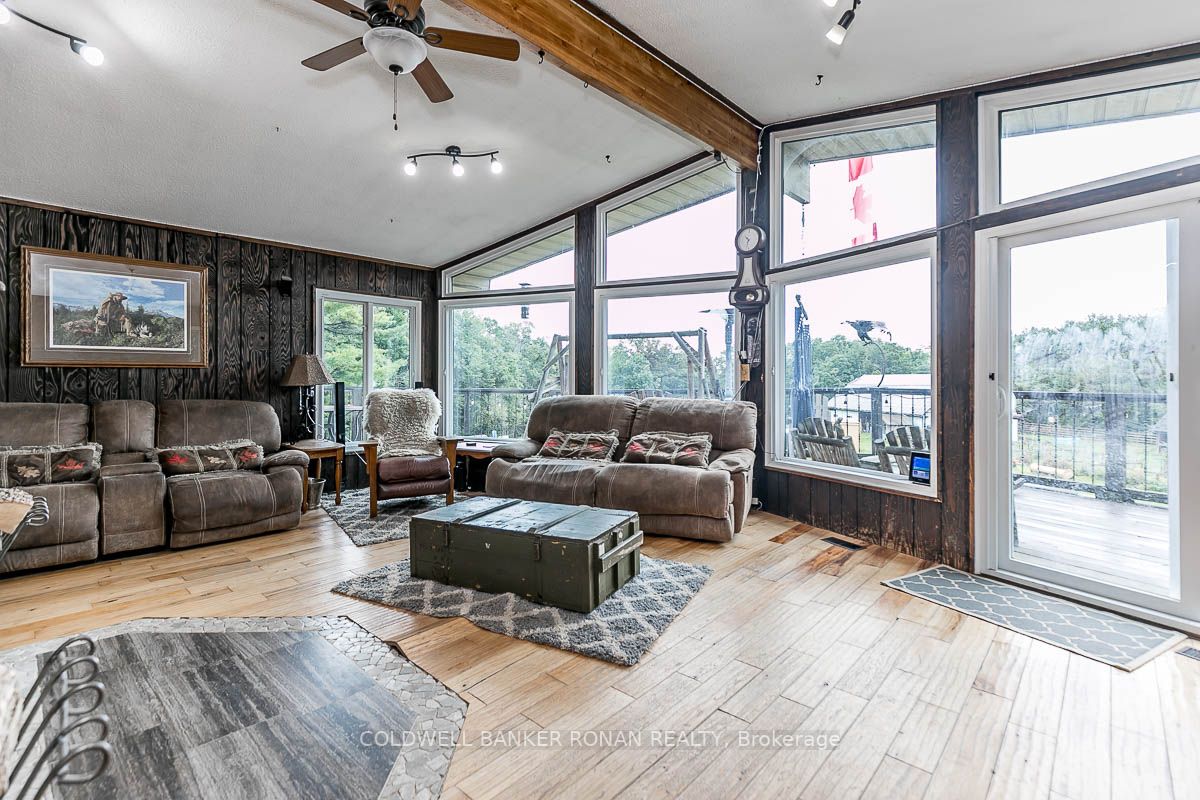 Listing X7003862 - Large Photo # 12