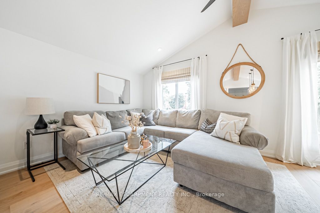 225 Athenia Dr